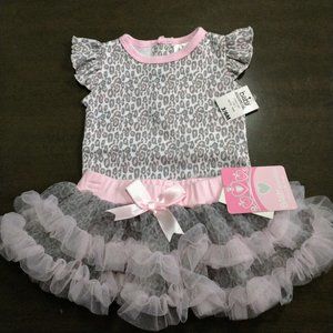 Adorable tutu and onesie! 🎀